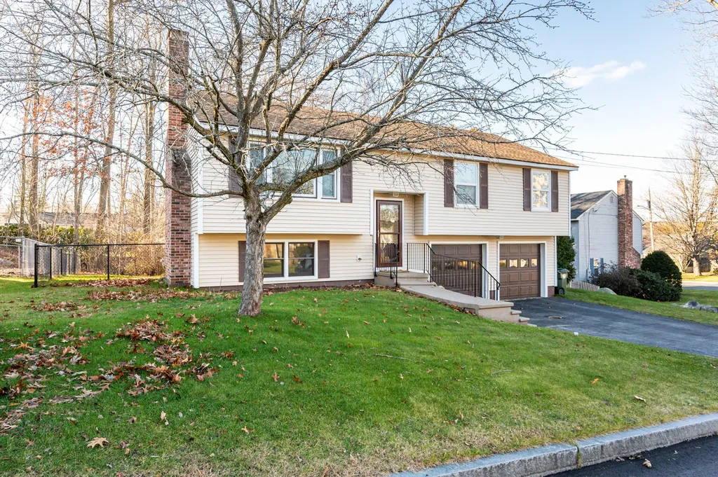 8 Betty Lane Manchester NH 03104