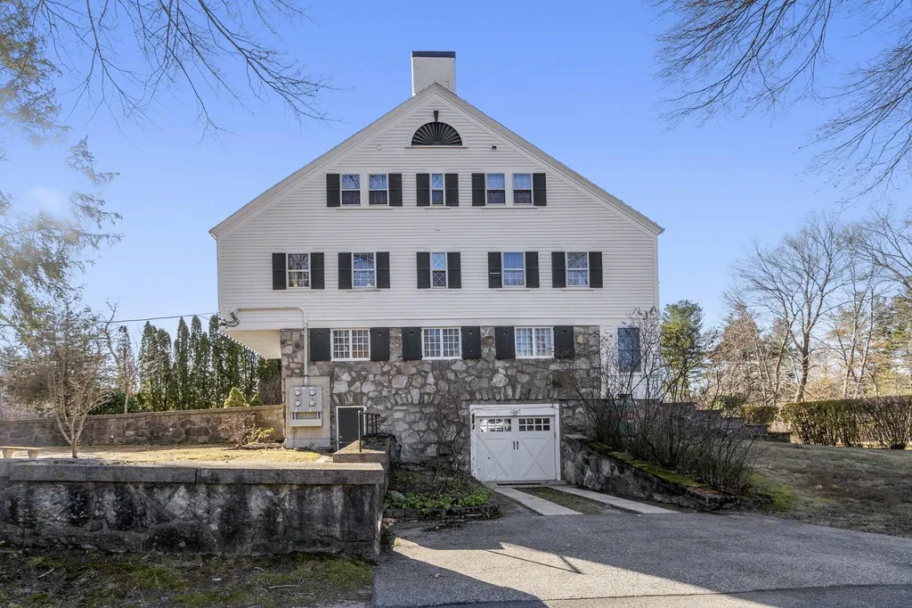 132 Range Road Windham NH 03087