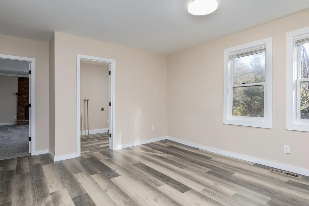 27 Lochwood Drive New Boston NH 03070