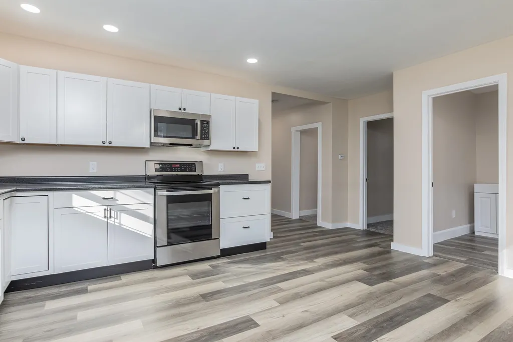 27 Lochwood Drive New Boston NH 03070