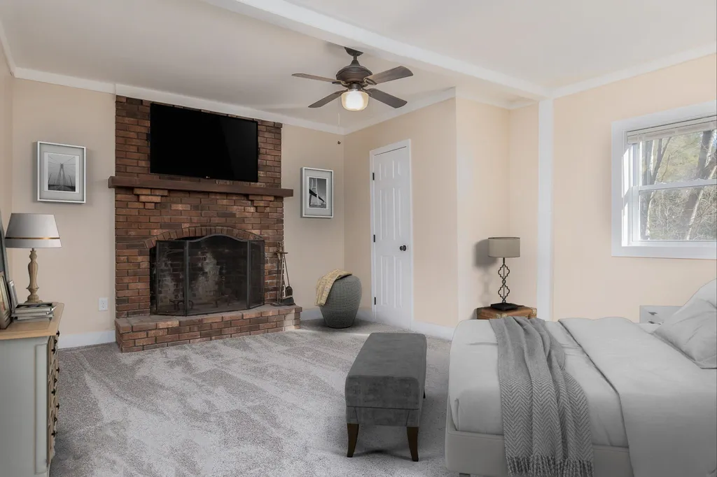 27 Lochwood Drive New Boston NH 03070