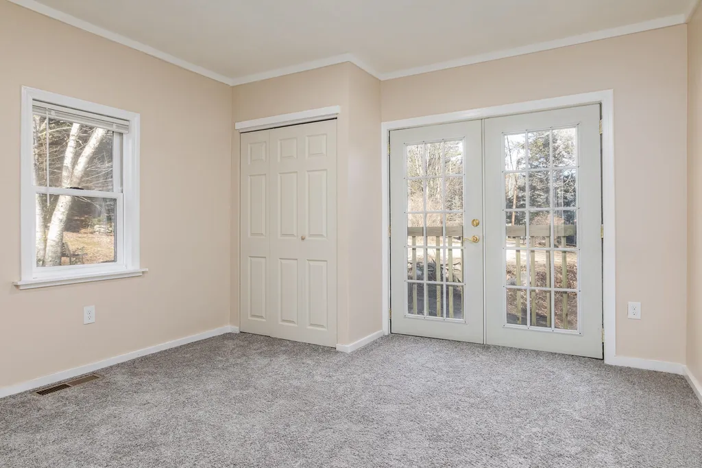 27 Lochwood Drive New Boston NH 03070