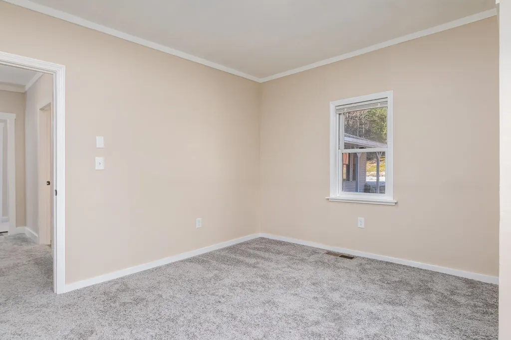 27 Lochwood Drive New Boston NH 03070