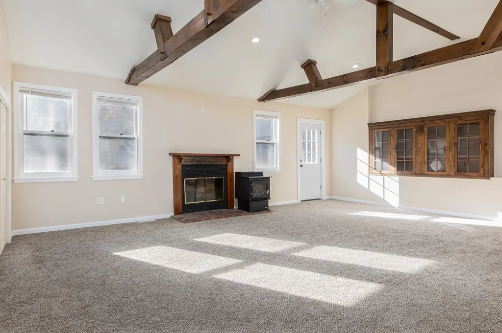 27 Lochwood Drive New Boston NH 03070