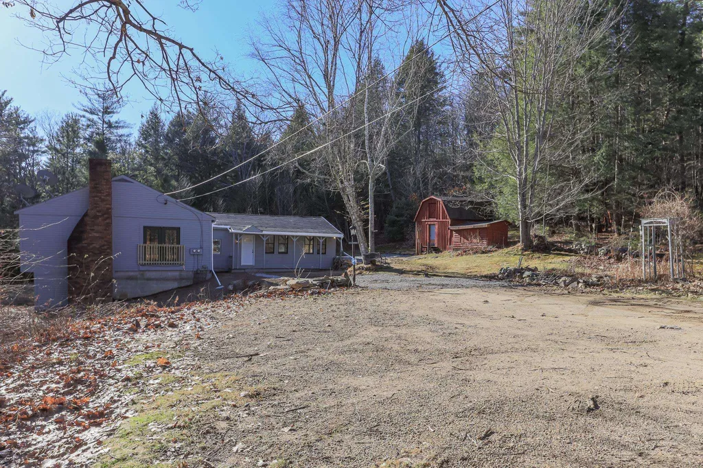 27 Lochwood Drive New Boston NH 03070