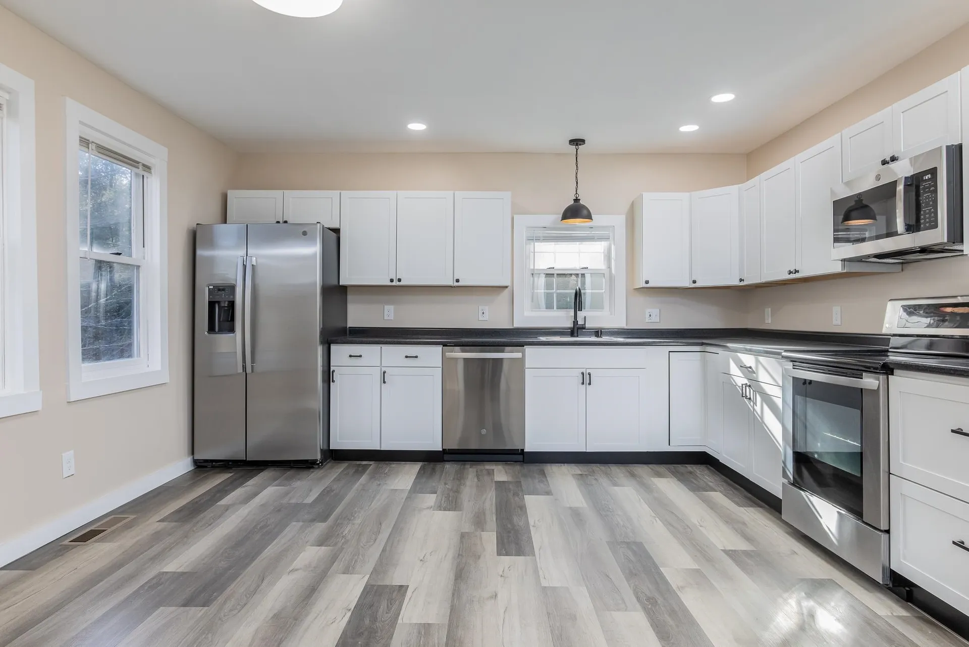 27 Lochwood Drive New Boston NH 03070