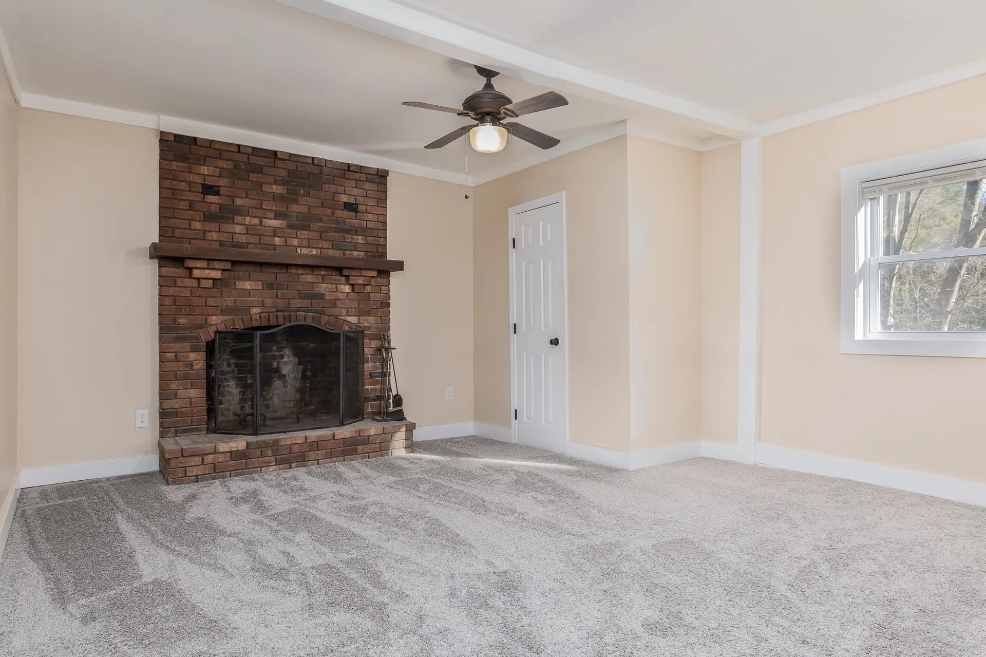 27 Lochwood Drive New Boston NH 03070