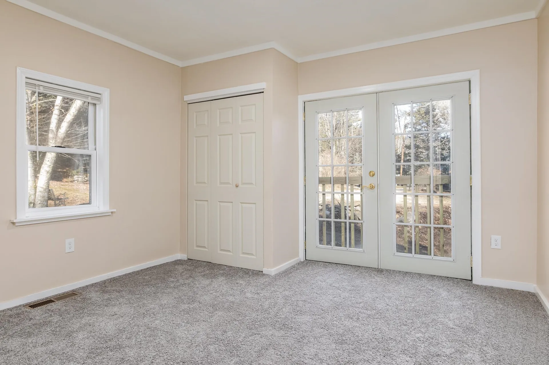 27 Lochwood Drive New Boston NH 03070