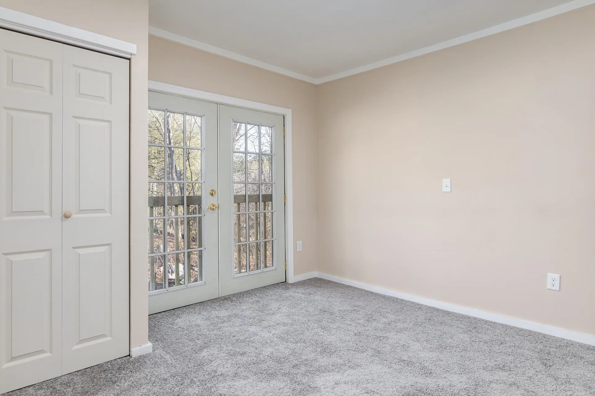 27 Lochwood Drive New Boston NH 03070