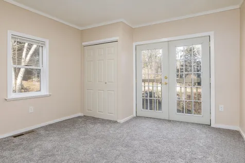 27 Lochwood Drive New Boston NH 03070