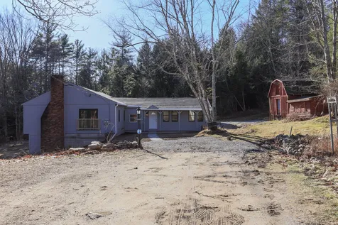 27 Lochwood Drive New Boston NH 03070
