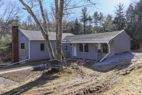 27 Lochwood Drive New Boston NH 03070