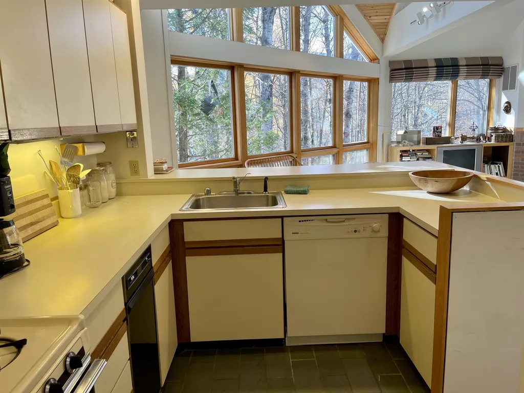 74 Broadway Road Warren VT 05674