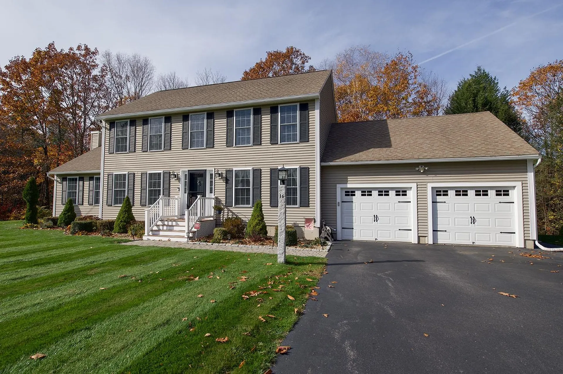 16 Strawberry Lane Raymond NH 03077