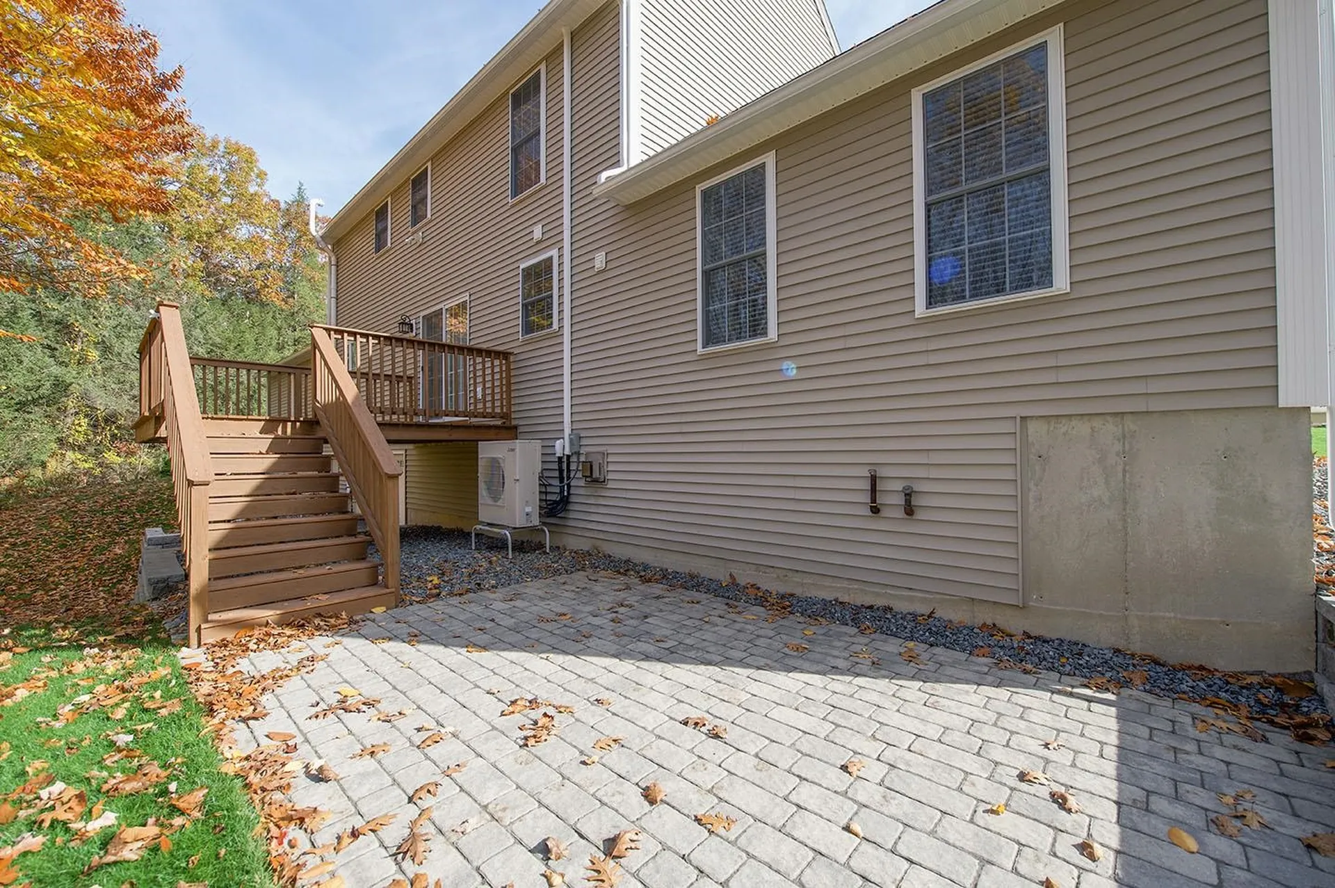 16 Strawberry Lane Raymond NH 03077