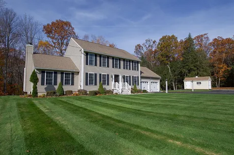 16 Strawberry Lane Raymond NH 03077