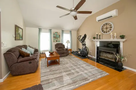 MLS: 4935300 MLS: 4935300