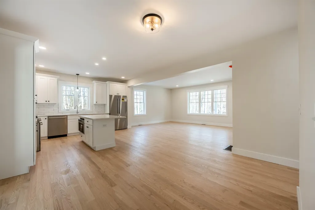 65 Pine Ridge Circle Sandown NH 03873