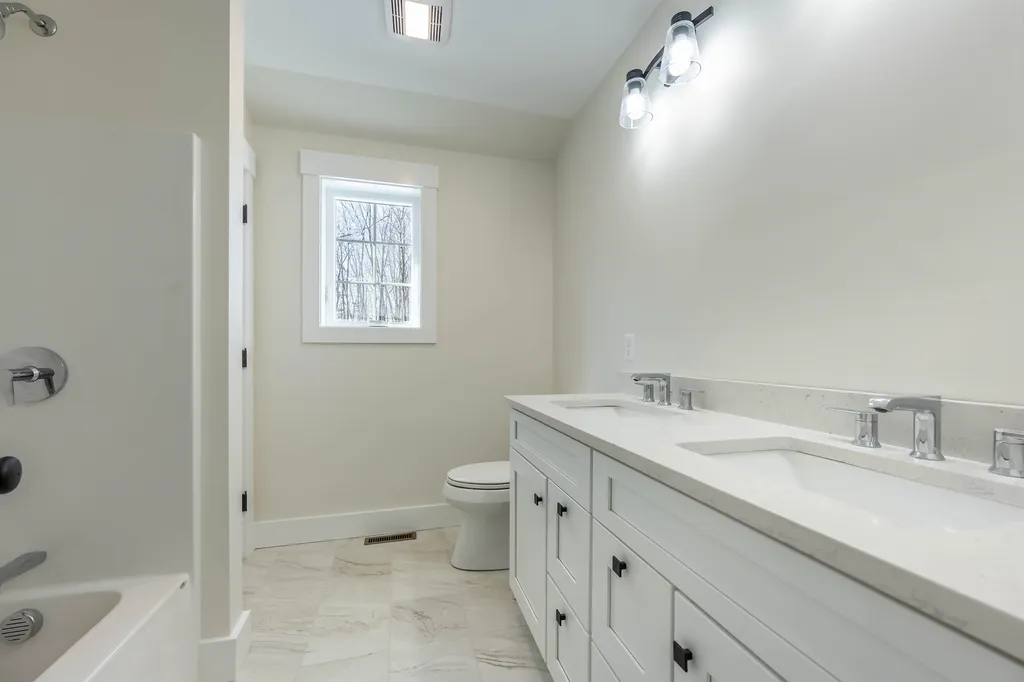 65 Pine Ridge Circle Sandown NH 03873