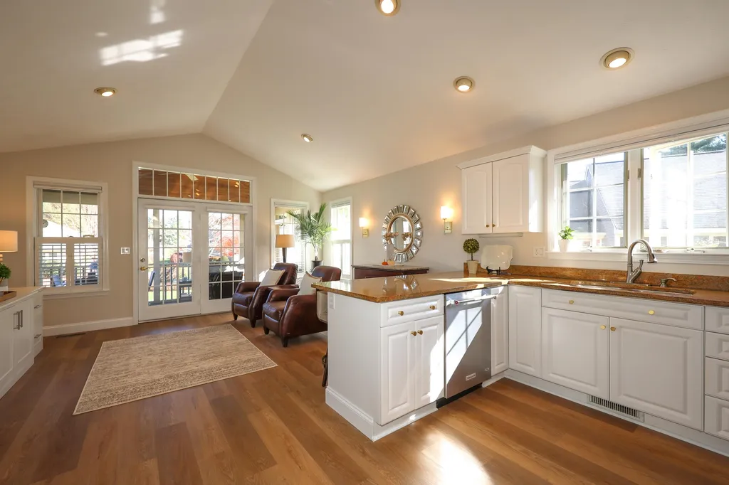 14 Spyglass Point Circle Bedford NH 03110