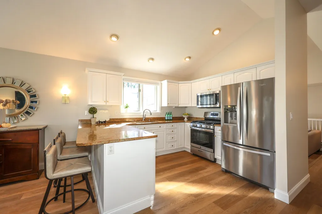14 Spyglass Point Circle Bedford NH 03110