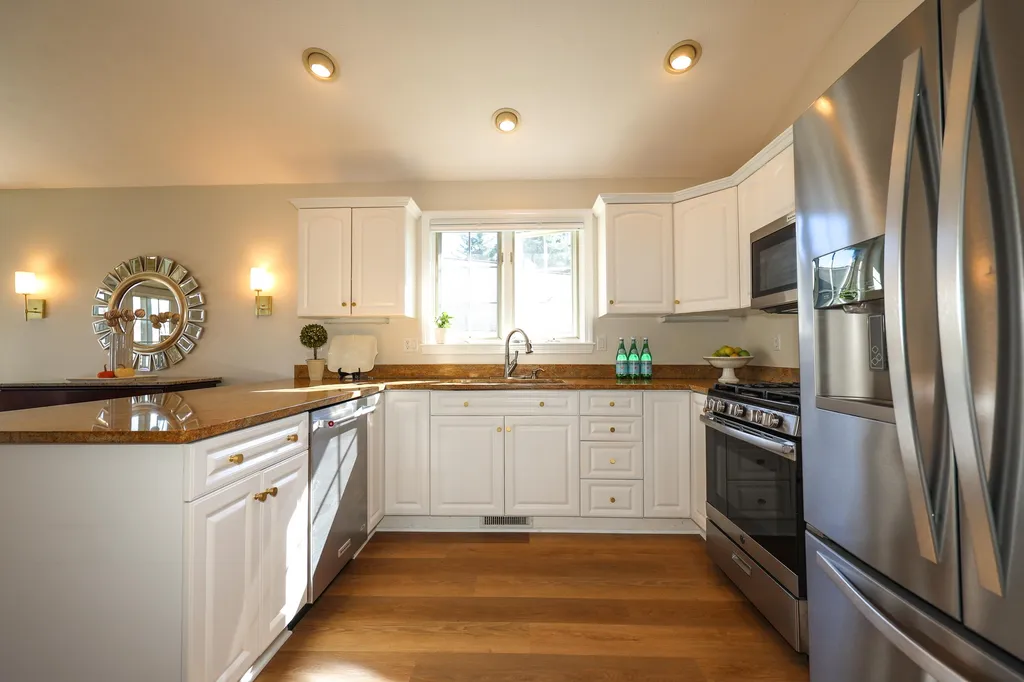 14 Spyglass Point Circle Bedford NH 03110