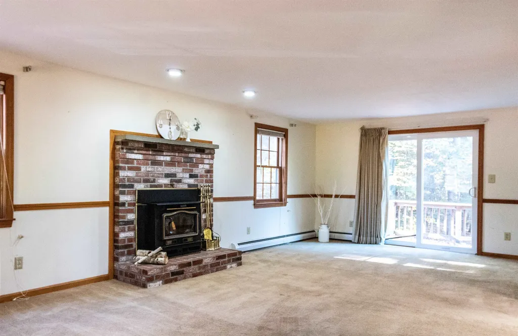 30 Washington Drive Raymond NH 03077