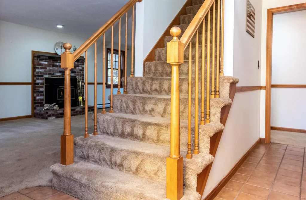 30 Washington Drive Raymond NH 03077