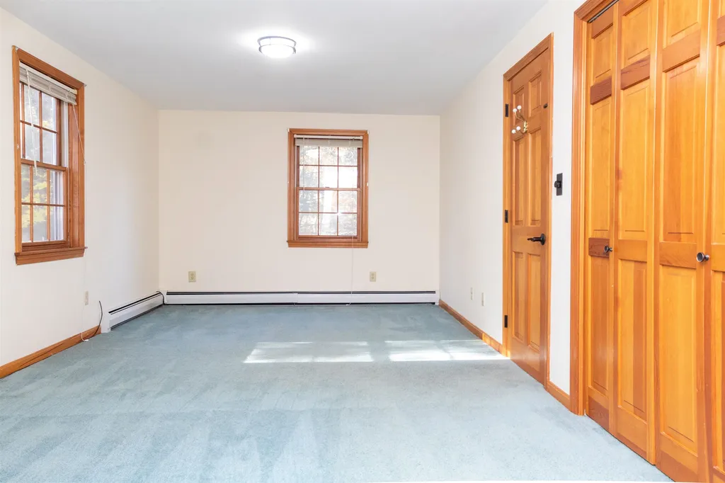 30 Washington Drive Raymond NH 03077
