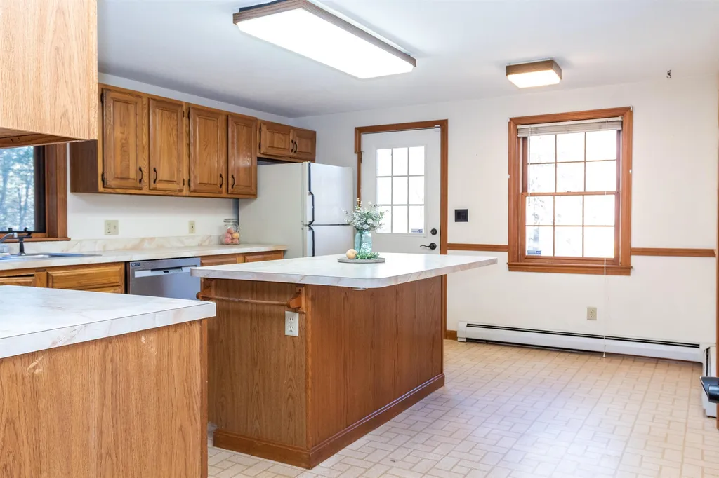 30 Washington Drive Raymond NH 03077
