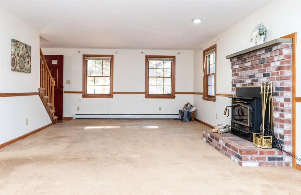 30 Washington Drive Raymond NH 03077