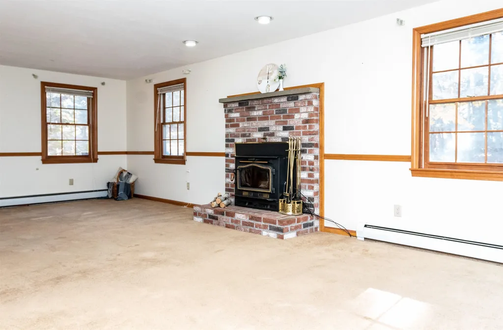 30 Washington Drive Raymond NH 03077
