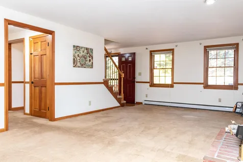 30 Washington Drive Raymond NH 03077