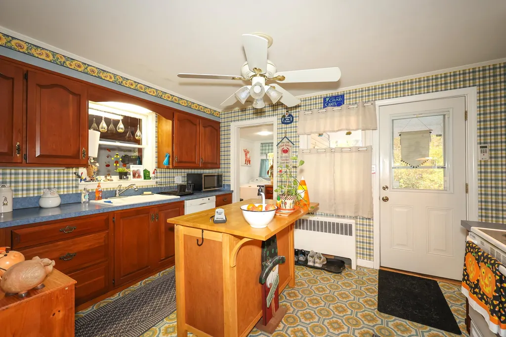 16 Edgewood Street Franklin NH 03235