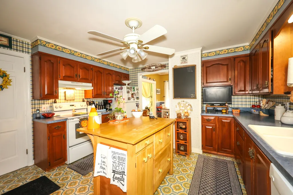16 Edgewood Street Franklin NH 03235