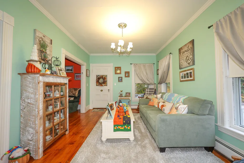 16 Edgewood Street Franklin NH 03235