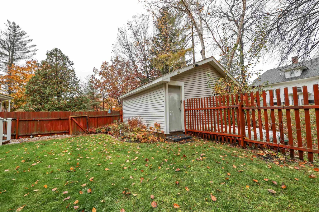 16 Edgewood Street Franklin NH 03235