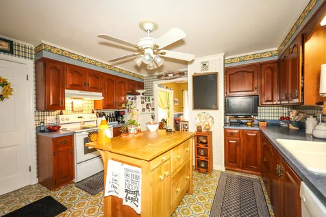 16 Edgewood Street Franklin NH 03235