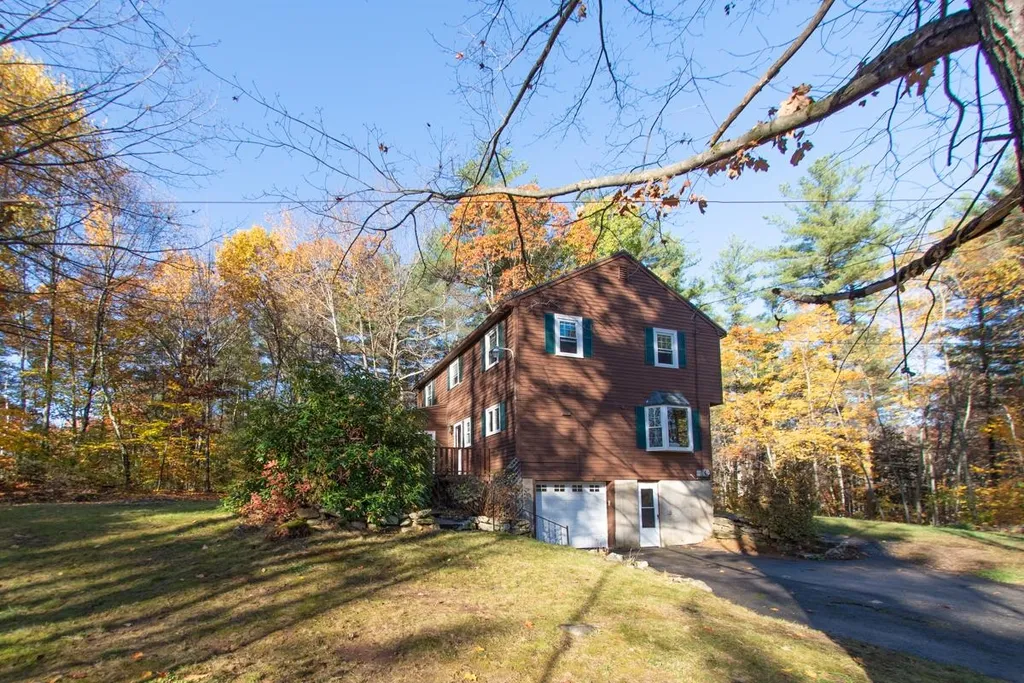 3 Rowell Lane Sandown NH 03873