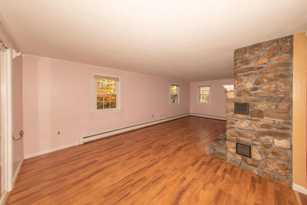 3 Rowell Lane Sandown NH 03873