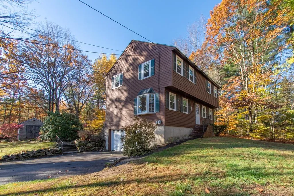 3 Rowell Lane Sandown NH 03873
