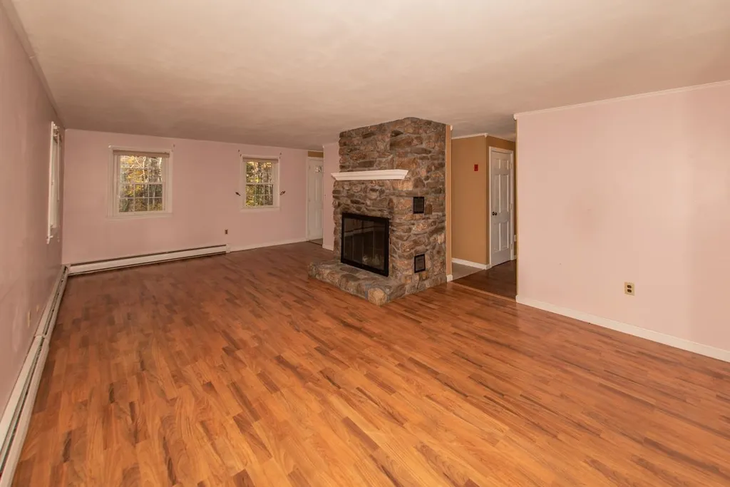 3 Rowell Lane Sandown NH 03873
