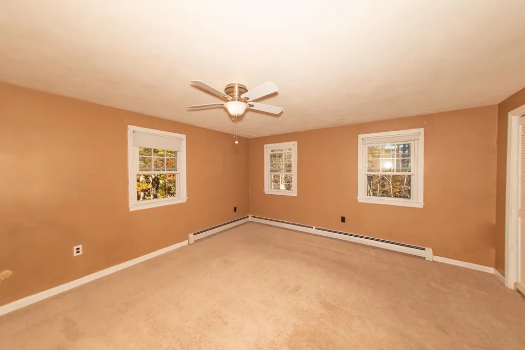 3 Rowell Lane Sandown NH 03873