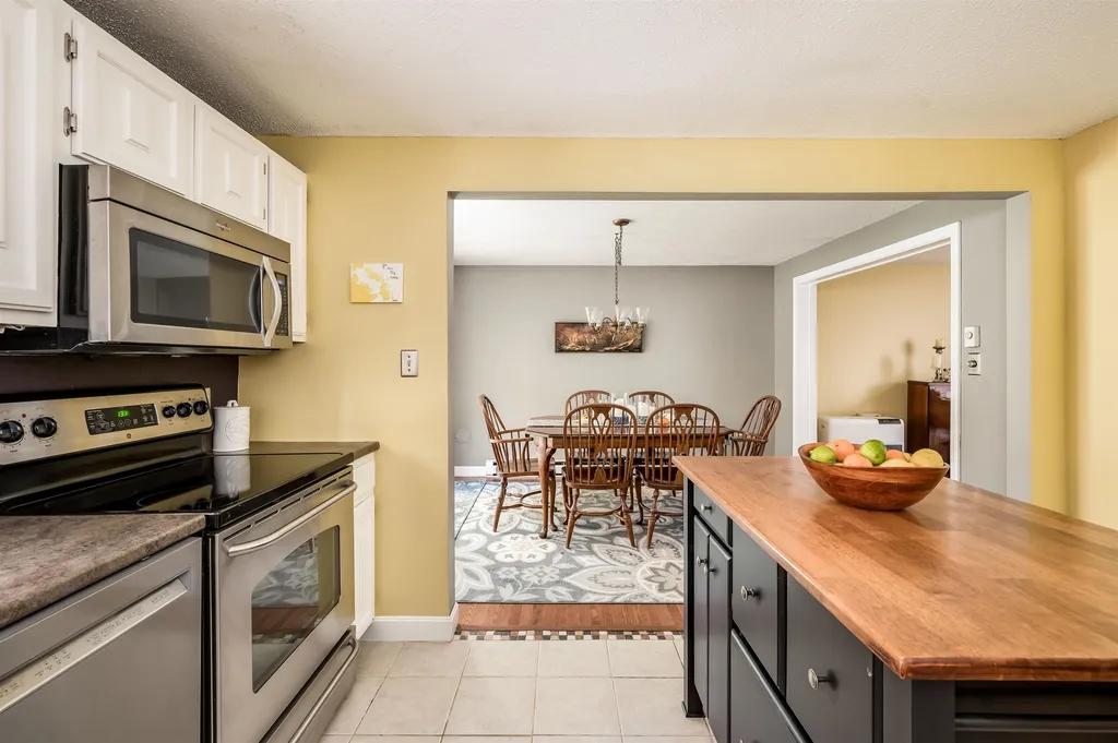 92 Meadowbrook Drive Barrington NH 03825