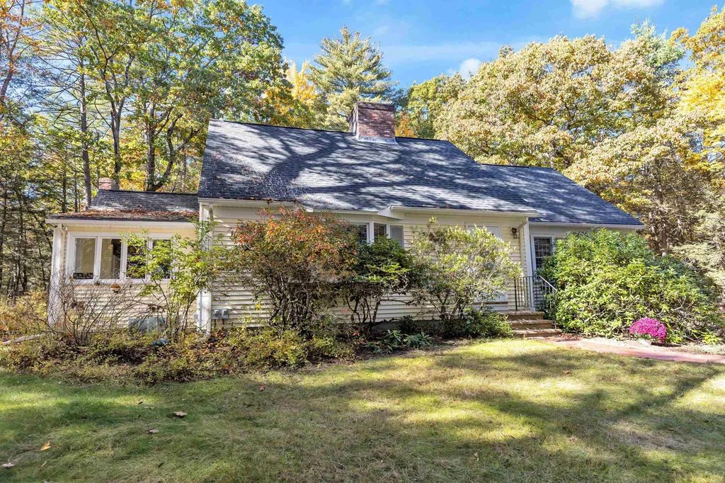 18 Nathaniel Drive Amherst NH 03031