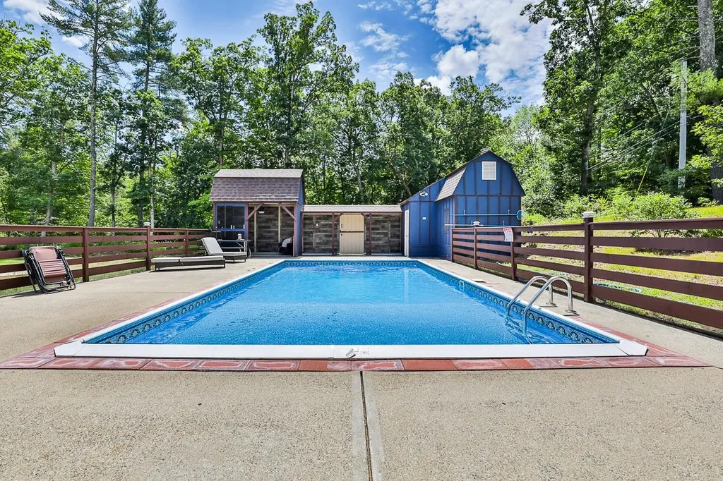 73 Averill Road Brookline NH 03033