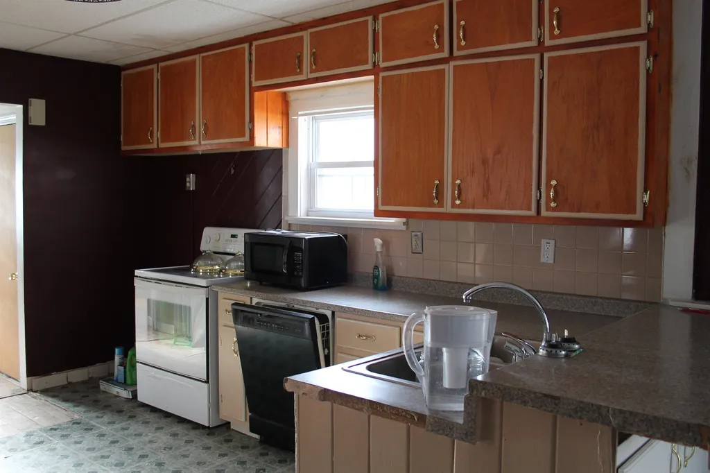 122 Mannering Street Berlin NH 03570
