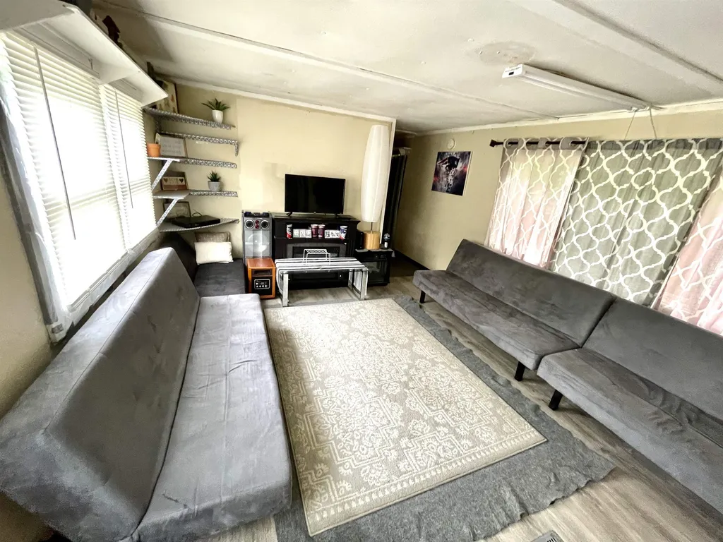 28 Ponderosa Avenue Nashua NH 03062