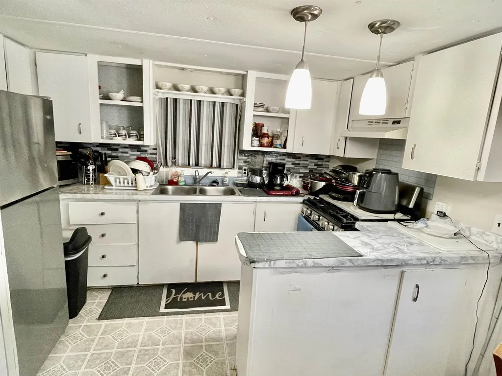 28 Ponderosa Avenue Nashua NH 03062