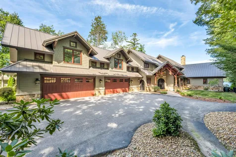 233 Dockham Shore Road Gilford NH 03249